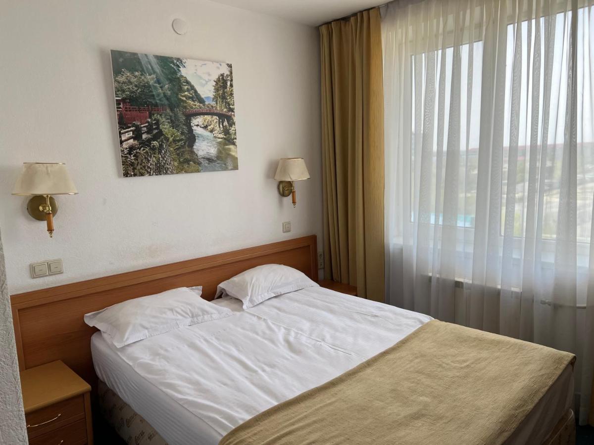 Green Hotel Atyraū Zewnętrze zdjęcie