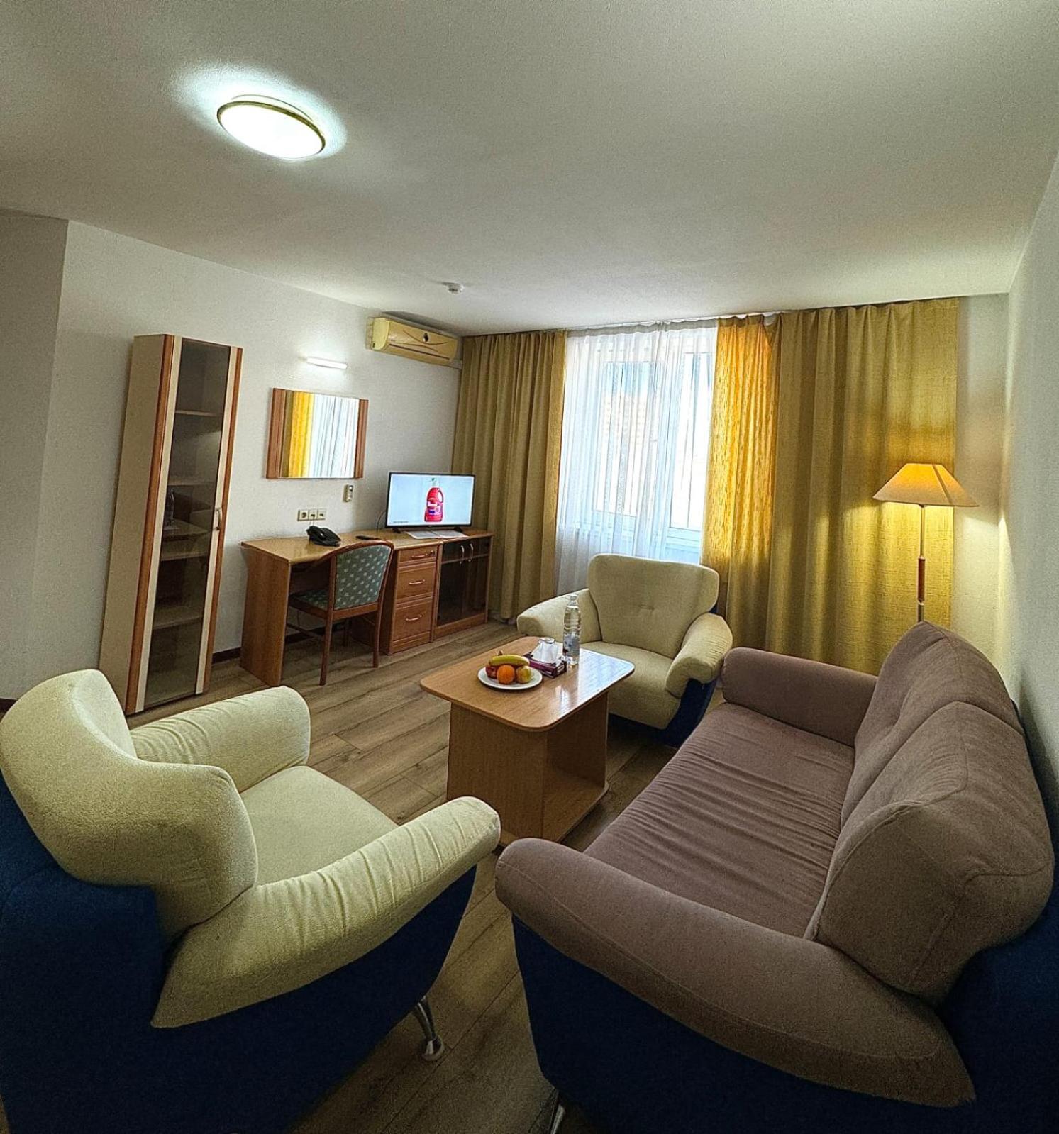Green Hotel Atyraū Zewnętrze zdjęcie